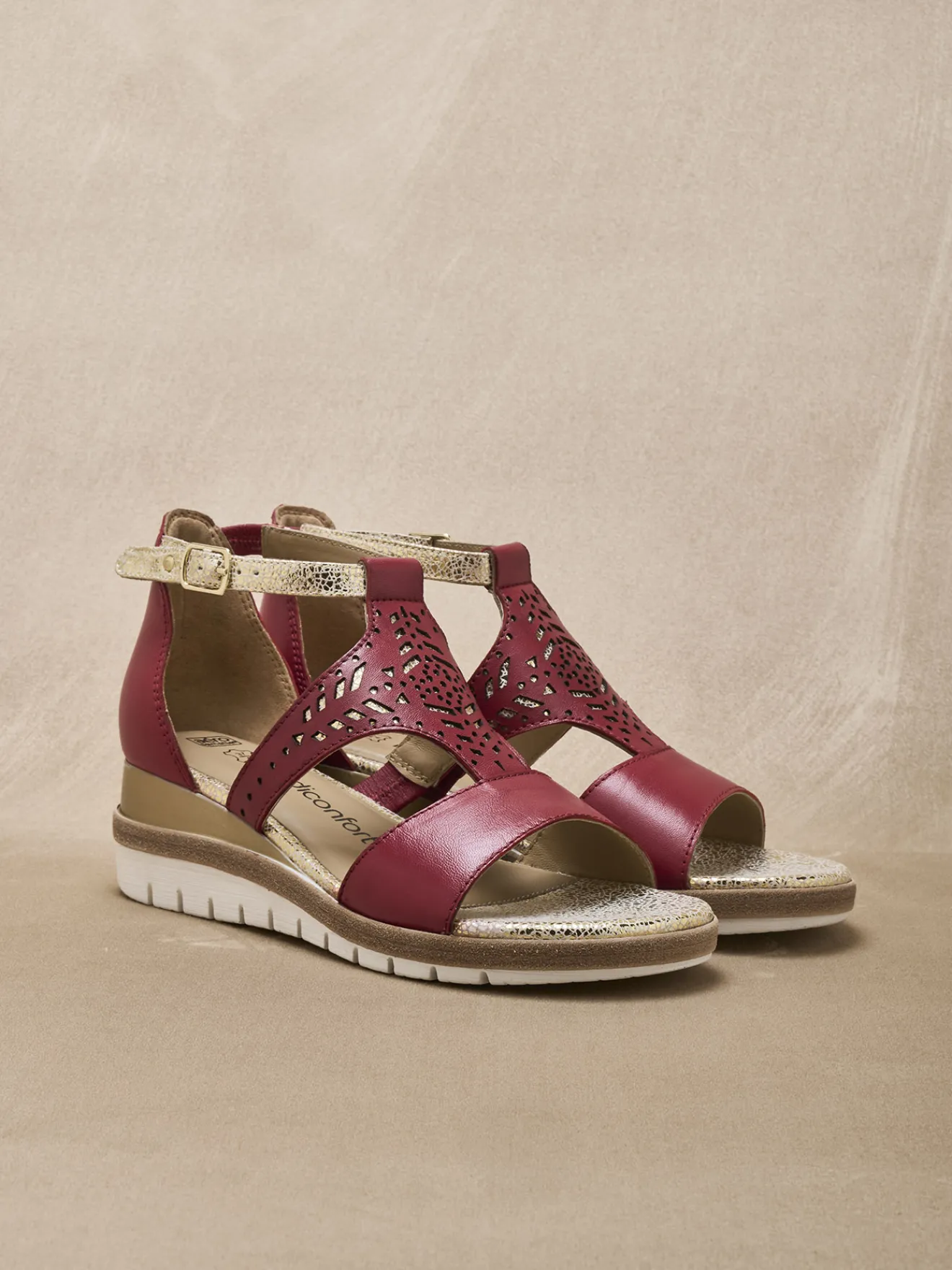 Outlet Sandales cuir motifs ajourés Femme Sandales