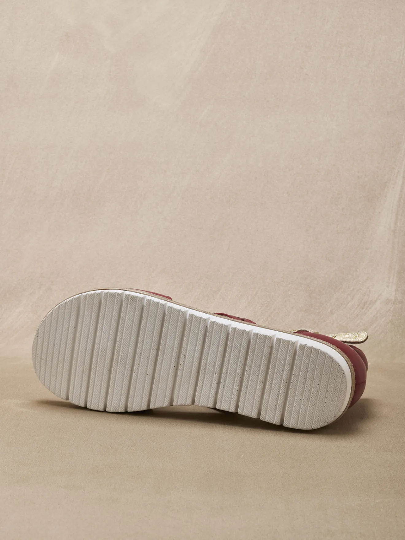 Outlet Sandales cuir motifs ajourés Femme Sandales